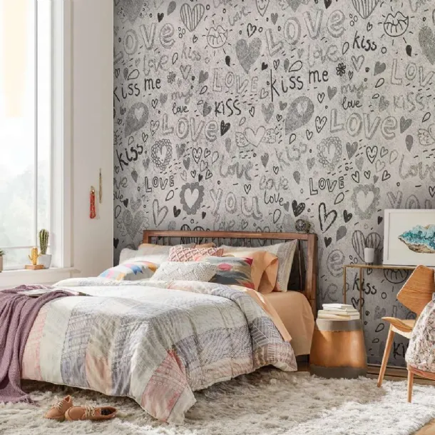 Carta da parati con scritte e disegni nero su bianco Loves di Migliorino