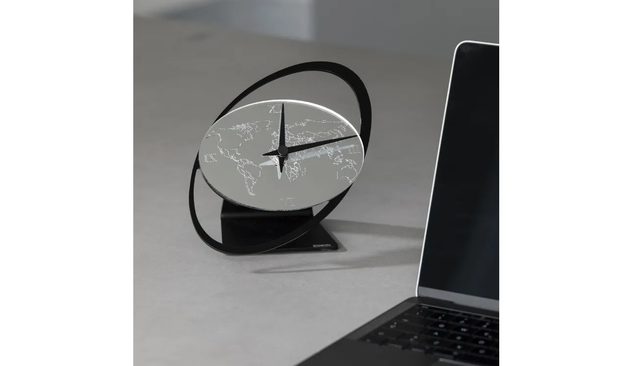 Orologio da tavolo in metallo Global di Vesta