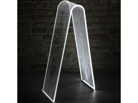 Lampada in cristallo acrilico illuminata a led Arc Piantana di Vesta