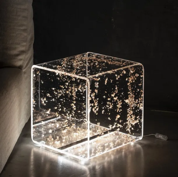 Lampada in cristallo acrilico con incorporate foglie di rame Future comodino di Vesta