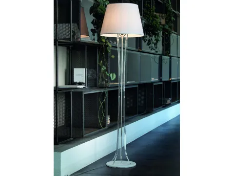 Lampada da terra con cappello in tessuto e base in cristallo acrilico Sky di Vesta