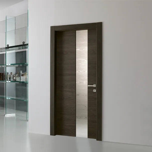 Porta a battente rifinita in materico bronzo di Bihome