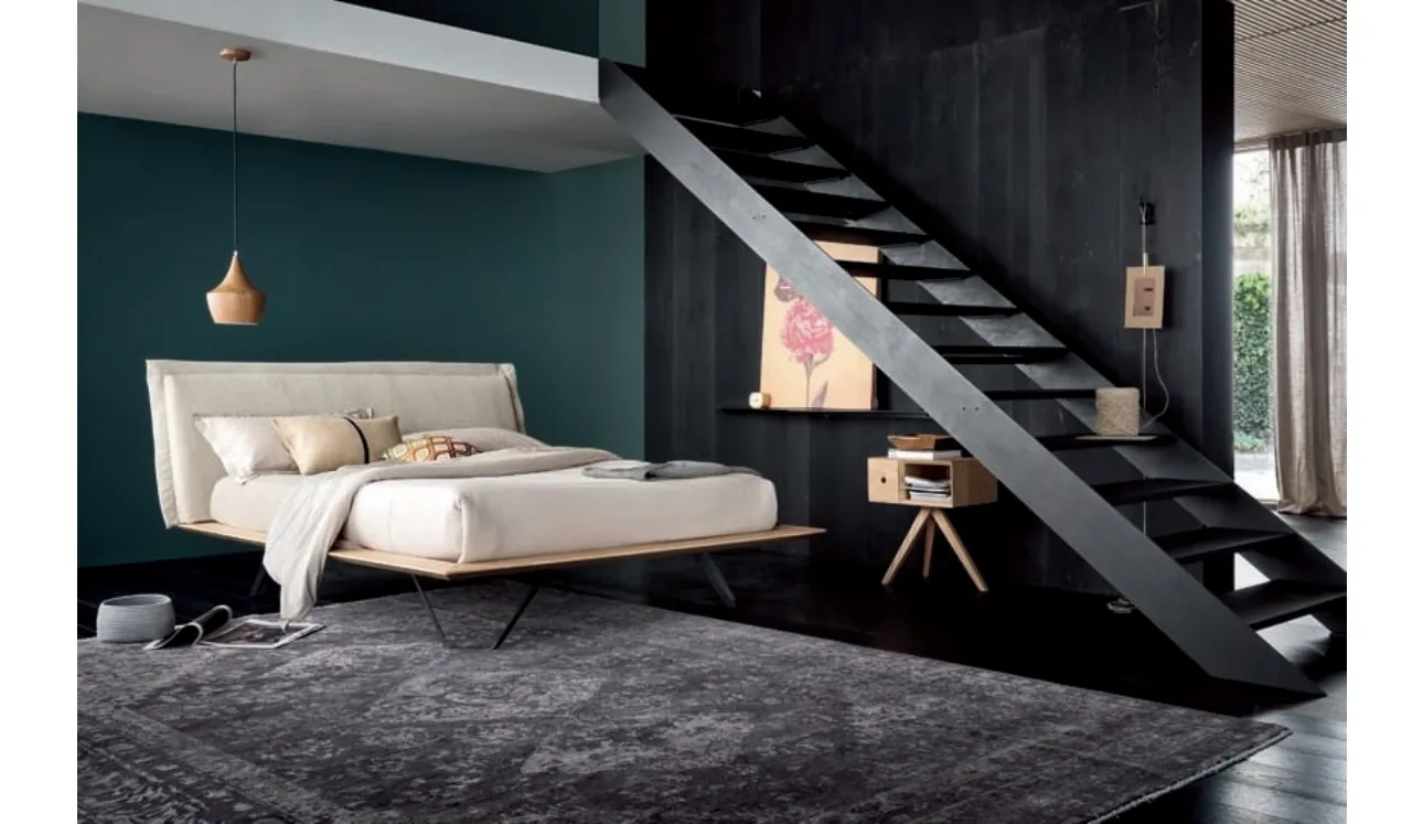 Letto con giroletto in legno e testiera in tessuto Diamante di Alta Corte