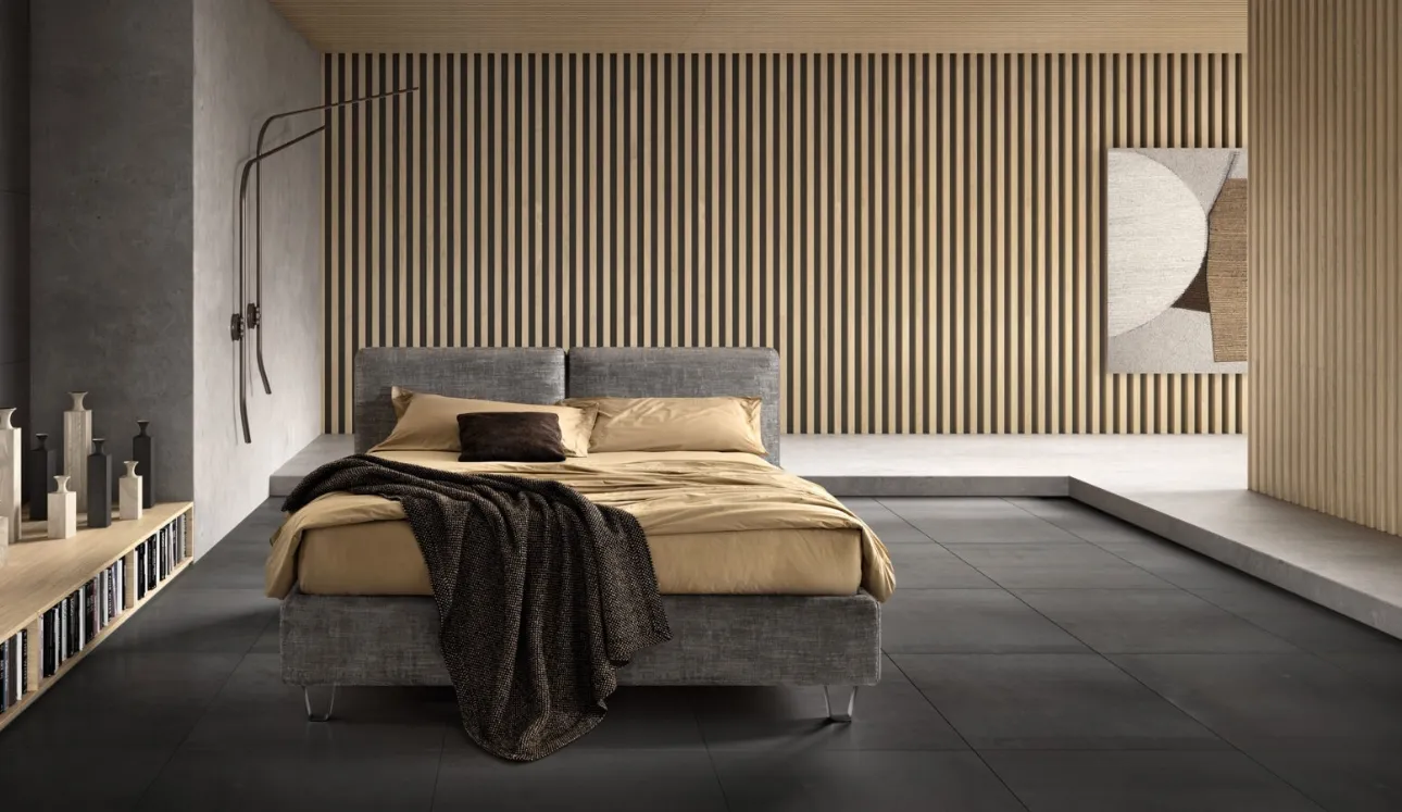 Letto con struttura in legno rivestita in tessuto con testiera regolabile Form di Bside