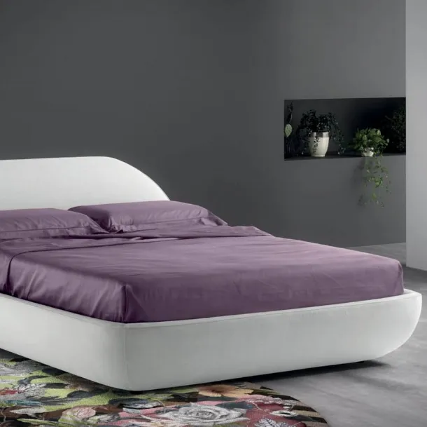 Letto imbottito di design dalle forme morbide e arrotondate con testiera Fresh di Bside