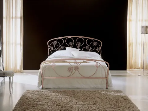 Letto con testiera lavorata con fiori in ferro battuto Glicine di Bontempi