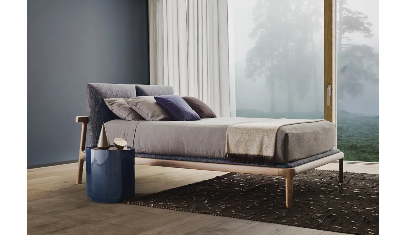 Letto in tessuto e legno massello con testiera Fushimi di Pianca