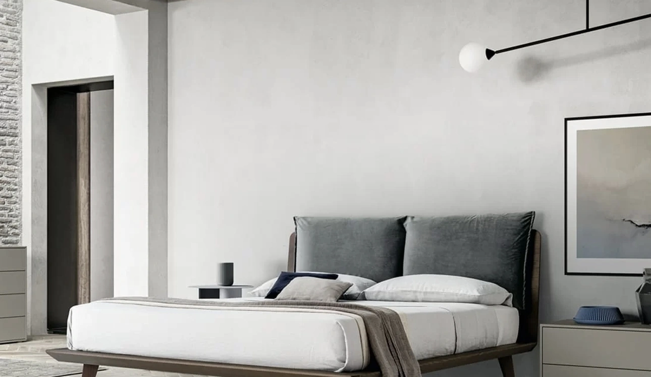 Letto impiallacciato con cuscini imbottiti Talak di SantaLucia