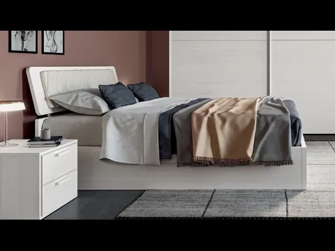 Letto finitura Matwood White con testiera imbottita in ecopelle trapuntata Vela di SantaLucia
