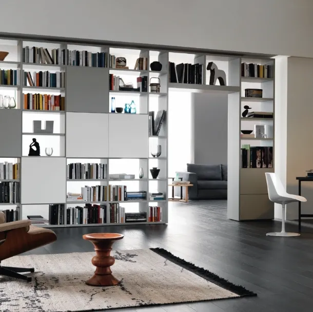 Libreria divisoria bifacciale Modo M6C93 in laccato opaco di Sangiacomo