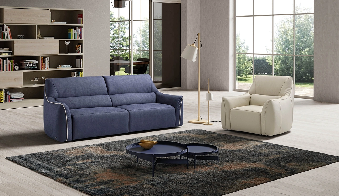 Divano lineare in tessuto Puffy di Egoitaliano