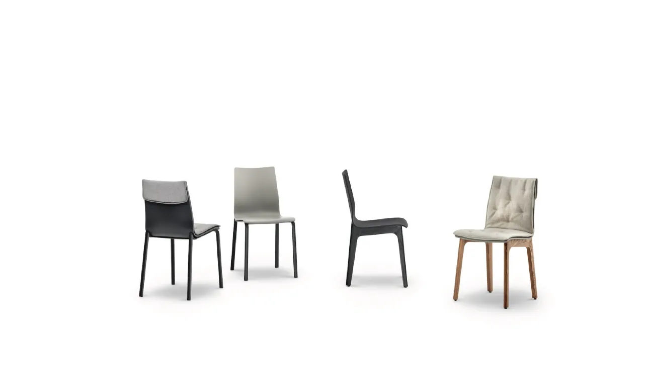 Sedia Alfa con struttura in legno massello e monoscocca in legno laccato di Bontempi