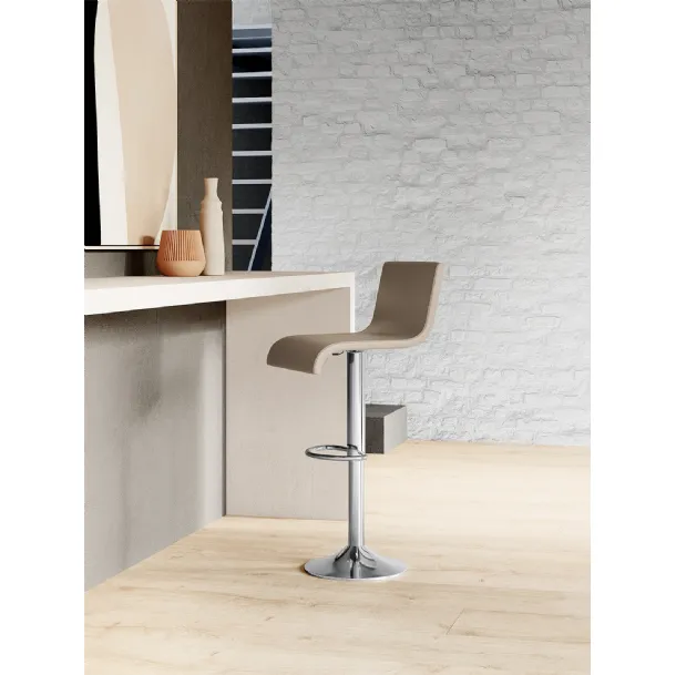 Sgabello regolabile Ermes con seduta rivestita in ecopelle di Arredo3