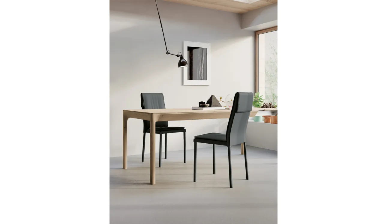 Sedia Sandy con struttura in metallo, imbottita e completamente rivestita in ecopelledi Arredo3