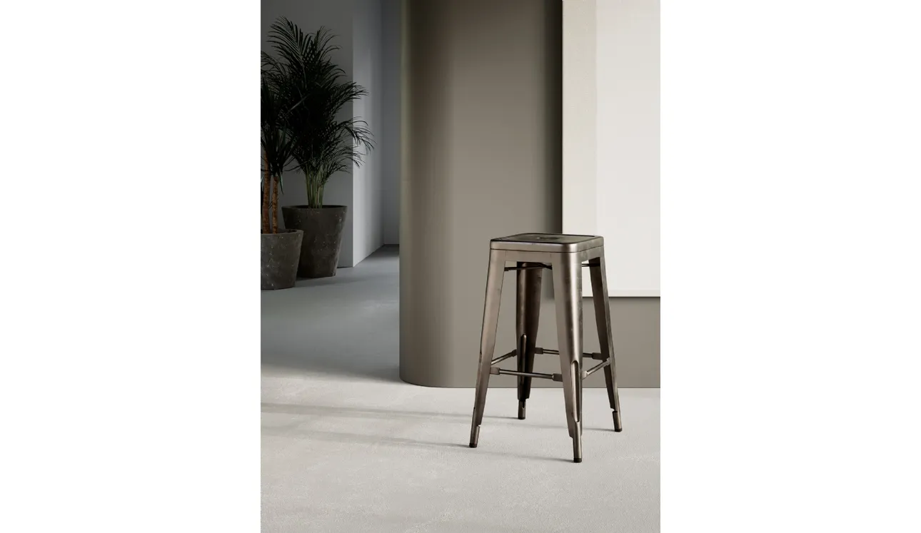 Sgabello Seven in metallo verniciato di Arredo3