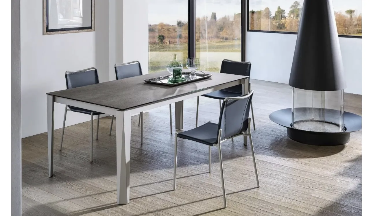 Sedia Shape in cuoio di Bontempi