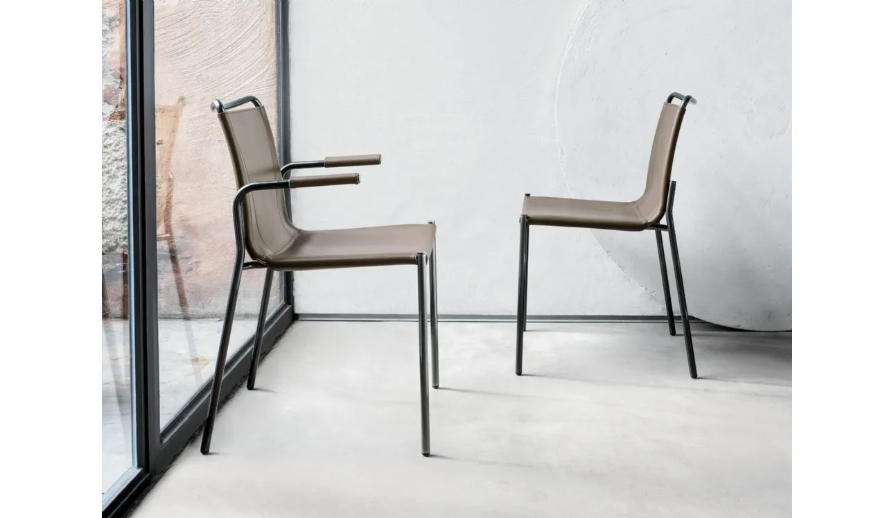 Sedia Shape in cuoio di Bontempi