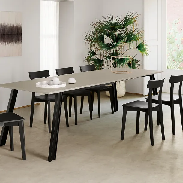 Tavolo allungabile Sky con top in laminato e base in metallo verniciato di Arredo3