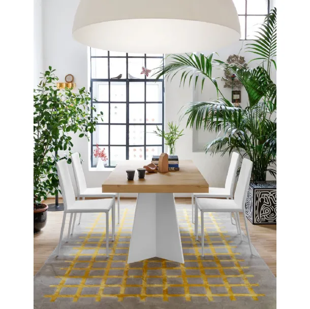 Tavolo allungabile in nobilitato rovere naturale con base in metallo bianco opaco Wings di Connubia