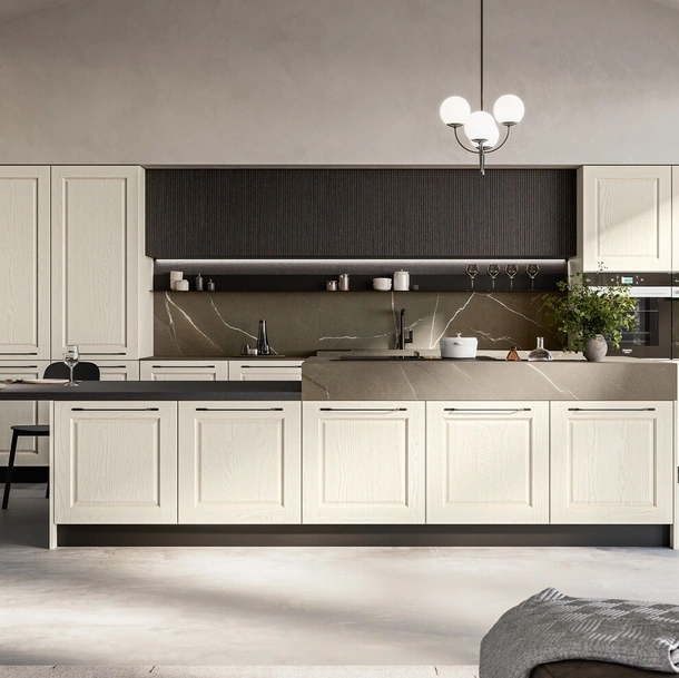 Cucina Classica in frassino bianco con isola Asolo di Arredo3