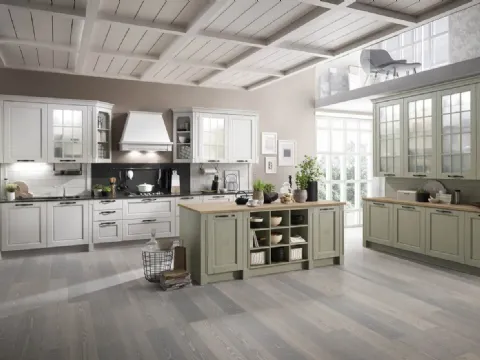 Cucina Classica con isola in frassino laccato Virginia di Stosa