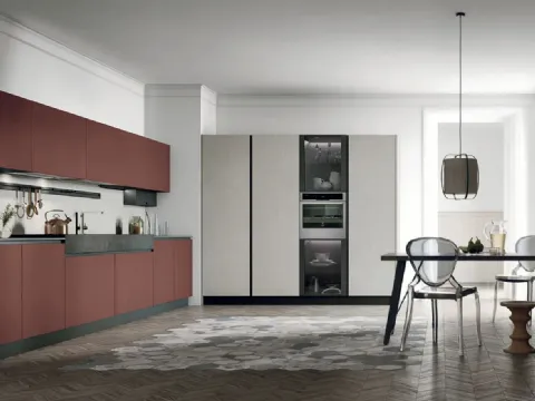 Cucina Moderna ad angolo Alevé v05 in laccato UV Rosso Vino opaco e colonne in laminato materico Pietra Piasentina di Stosa