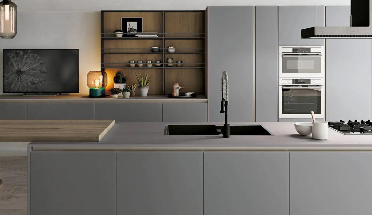 Cucina Moderna con isola Aliant v11 in vetro opaco Grigio Luna e top in Fenix Grigio di Stosa