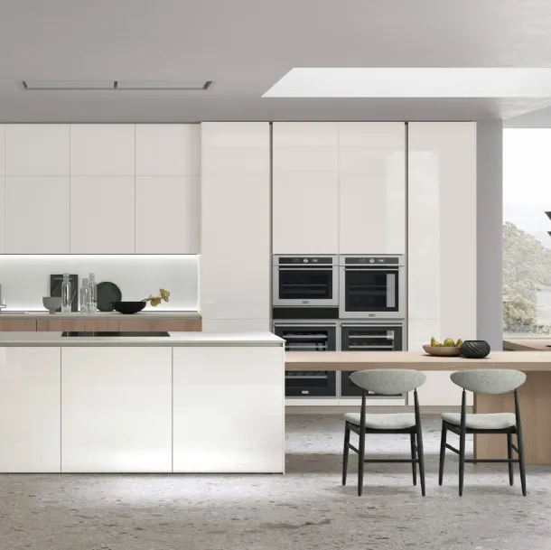 Cucina Moderna Aliant v02 in Vetro lucido Bianco Ice e Rovere Sahara con top in HPL Bianco di Stosa