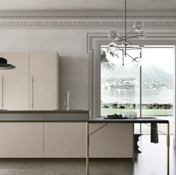 Cucina Moderna con isola Metropolis v04 in Pet Beige Seta e top in Piasentina Scura di Stosa