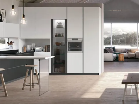 Cucina Moderna ad angolo in Pet Nero e Bianco opaco, top in Fenix Nero e top penisola in laminato Calacatta Metropolis v07 di Stosa