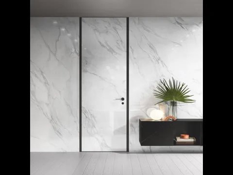 Porta per interni Filomuro in vetro effetto marmo di Garofoli