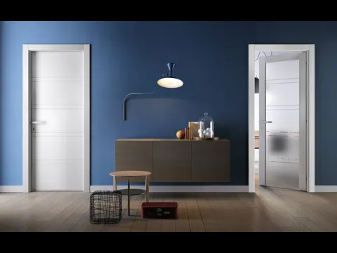 Porta a battente per interni in laccato opaco anche in versione con vetro Miraquadra di Garofoli