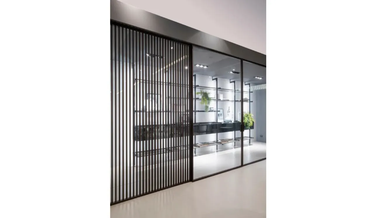 Porta per interni Zeus Tokyo con profilo in alluminio finitura Rovere e vetro di Doal