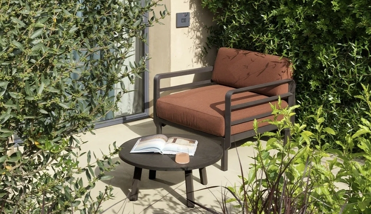 Poltrona in polipropilene e tessuto Maximo di Nardi