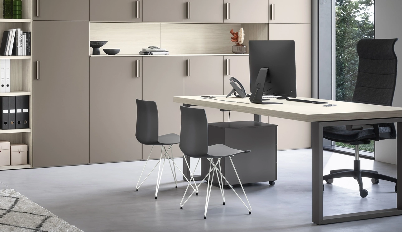 Sedia Ospiti in tessuto con gambe in metallo Sneek di Cinquanta3